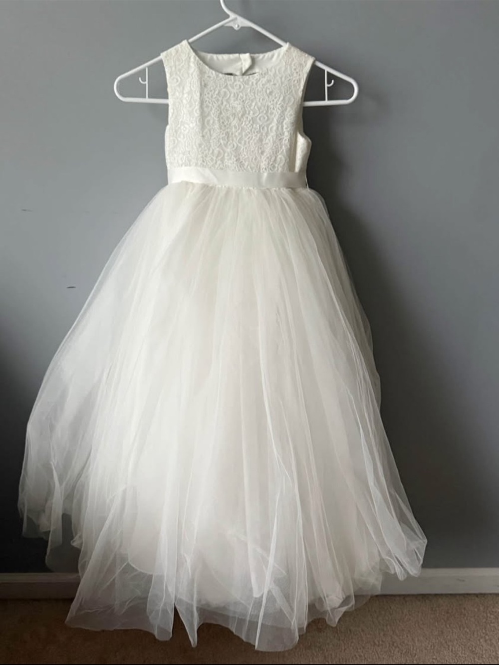 David's Bridal White Lace Bodice Tulle flower Girl Dress , communion - Picture 2 of 4